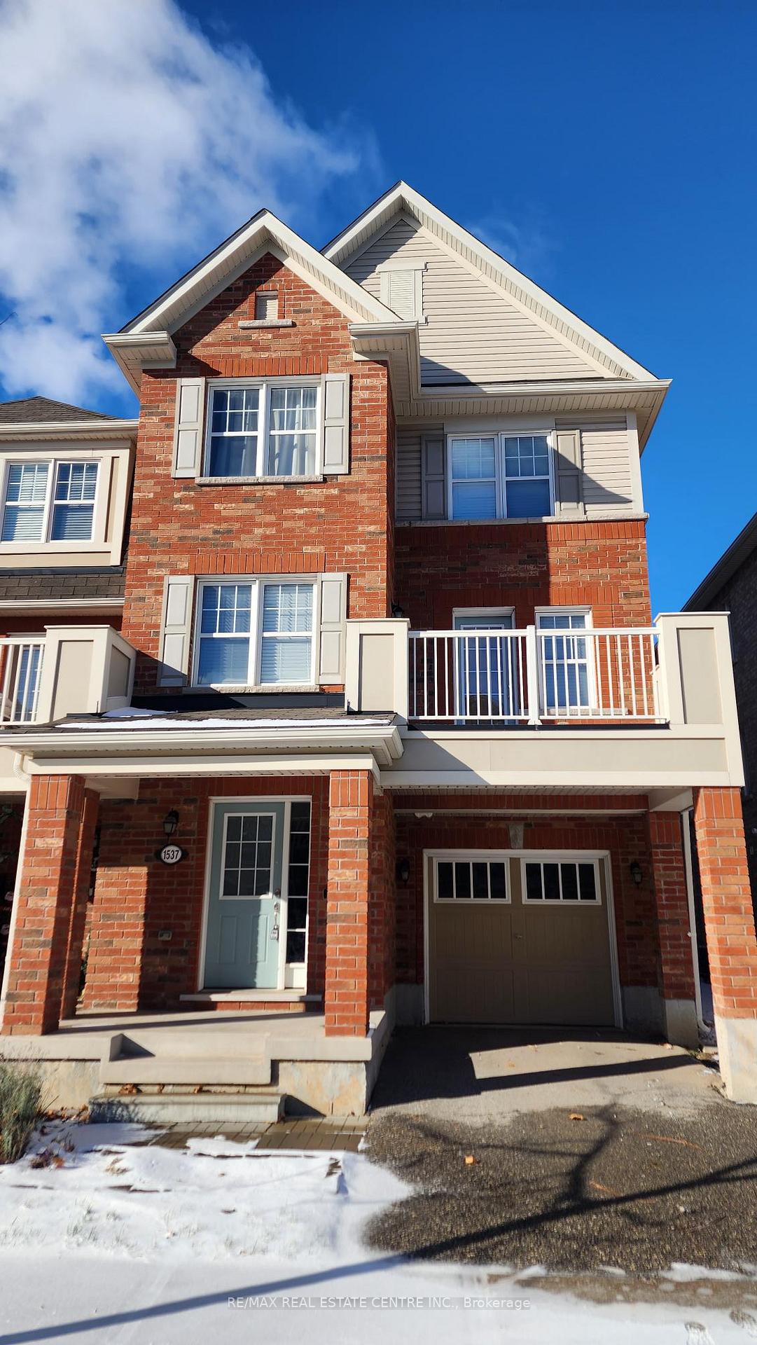 1537-husband-place-milton-ontario-w12608436