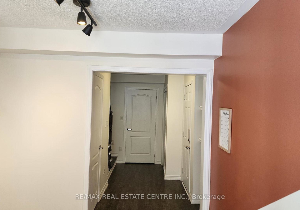 1537-husband-place-milton-ontario-w12608436