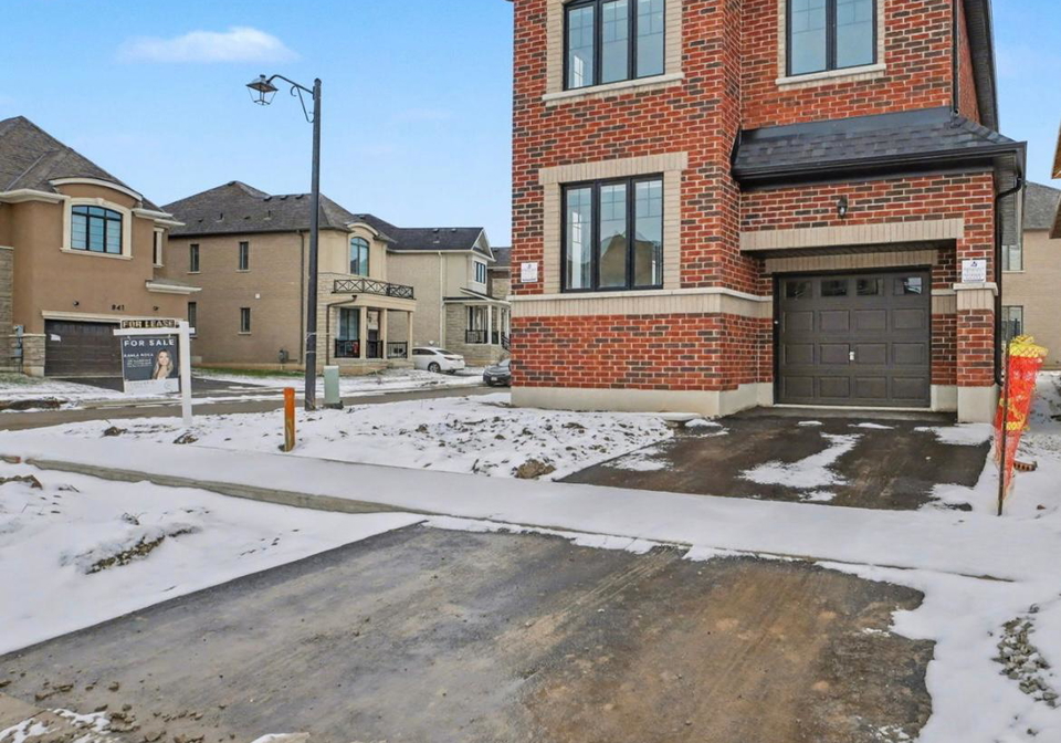 396-kennedy-circle-w-milton-ontario-w12609358