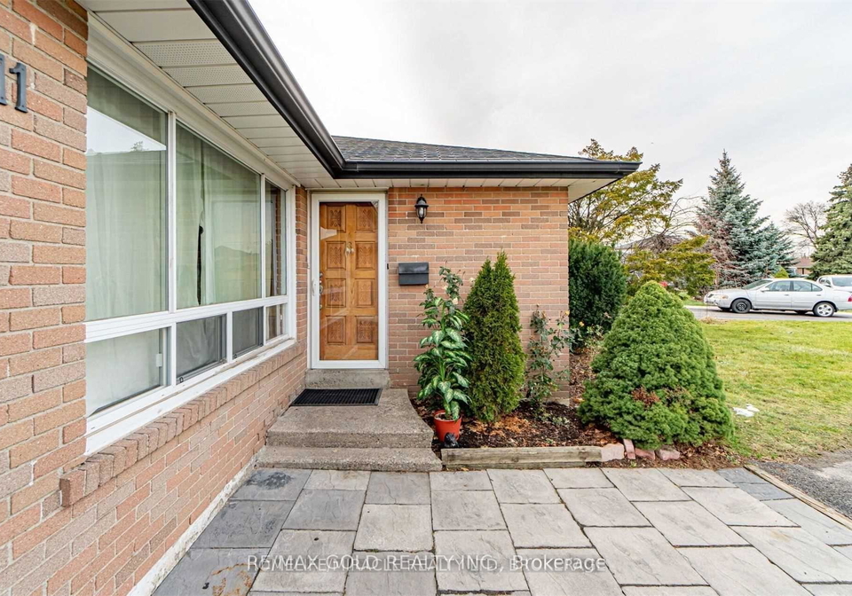 11-durham-crescent-brampton-ontario-w12610150