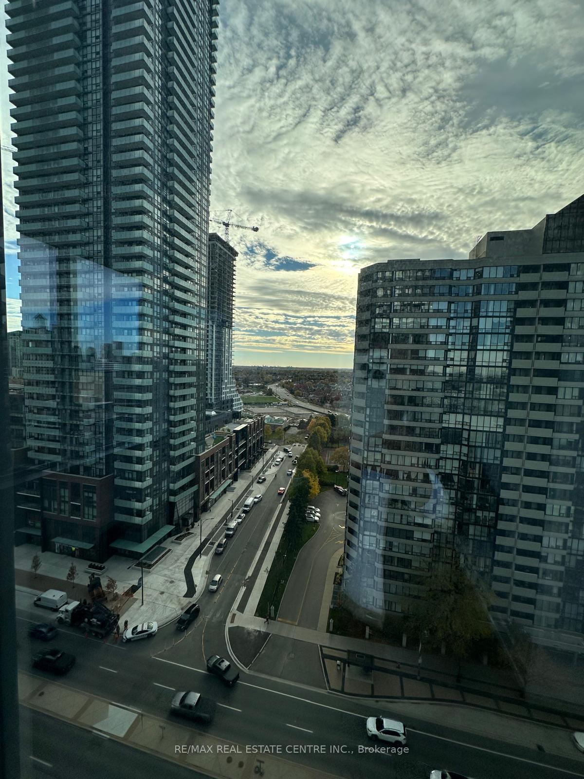 395-square-one-drive-mississauga-ontario-w12611090