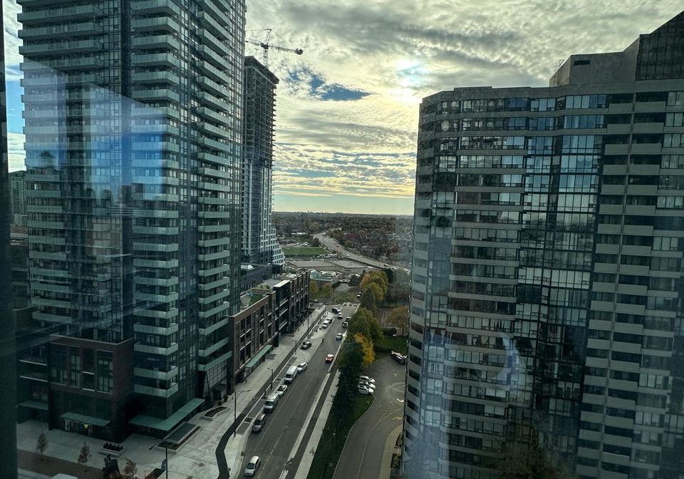 395-square-one-drive-mississauga-ontario-w12611090