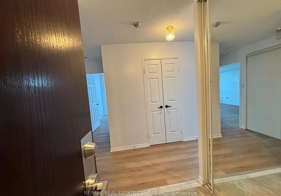 101-subway-crescent-etobicoke-ontario-w12611140