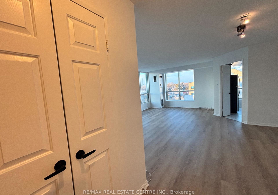 101-subway-crescent-etobicoke-ontario-w12611140