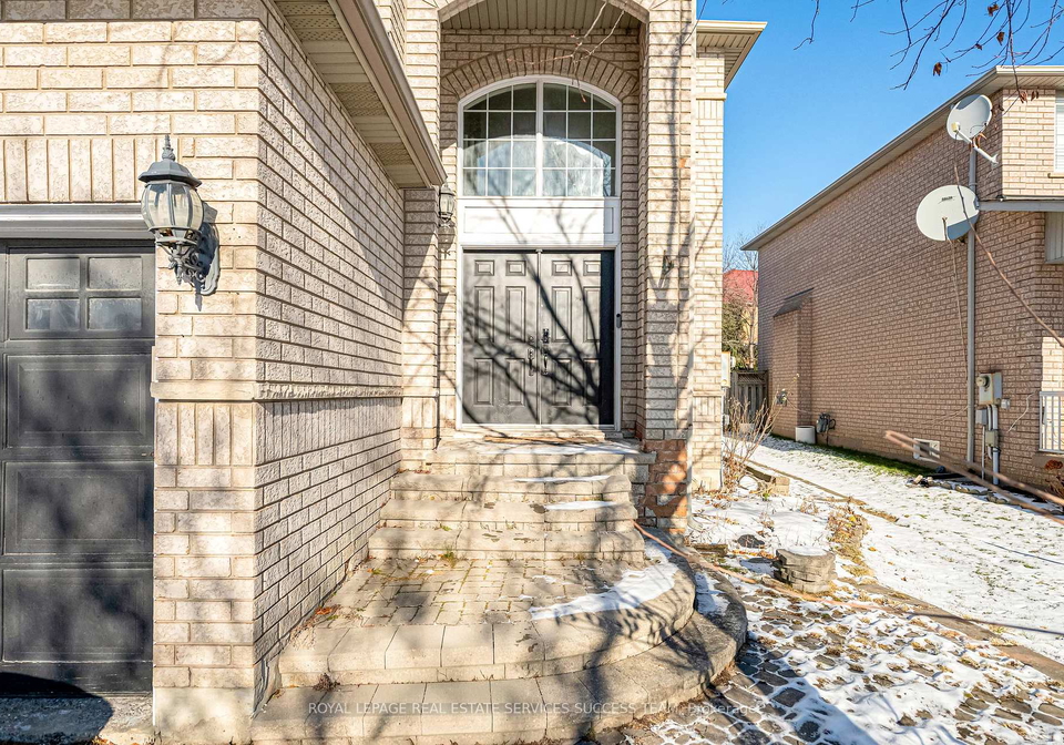 681-bristol-road-w-mississauga-ontario-w12611778