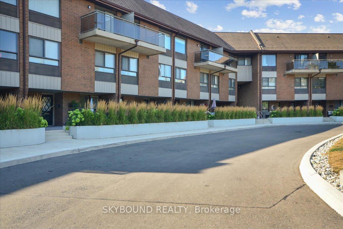 1000-cedarglen-gate-mississauga-ontario-w12611930