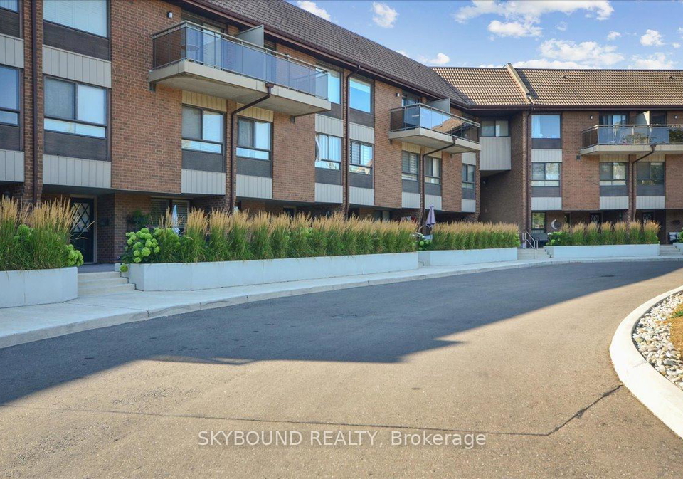 1000-cedarglen-gate-mississauga-ontario-w12611930