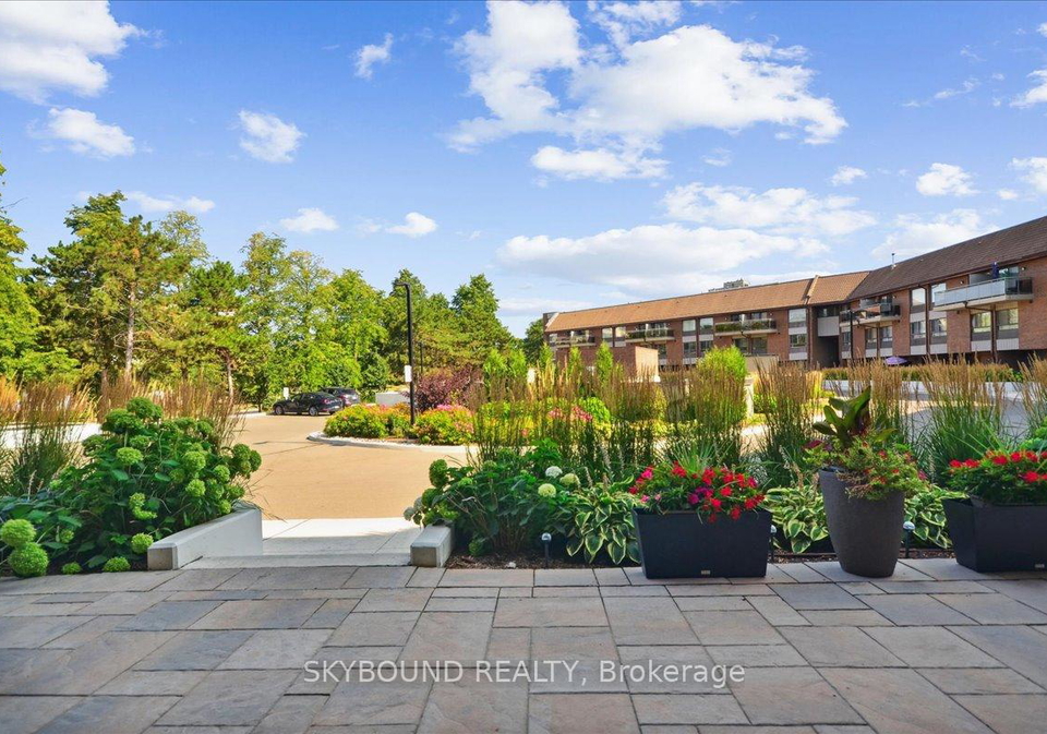1000-cedarglen-gate-mississauga-ontario-w12611930