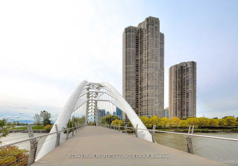 1-palace-pier-court-etobicoke-ontario-w12612386