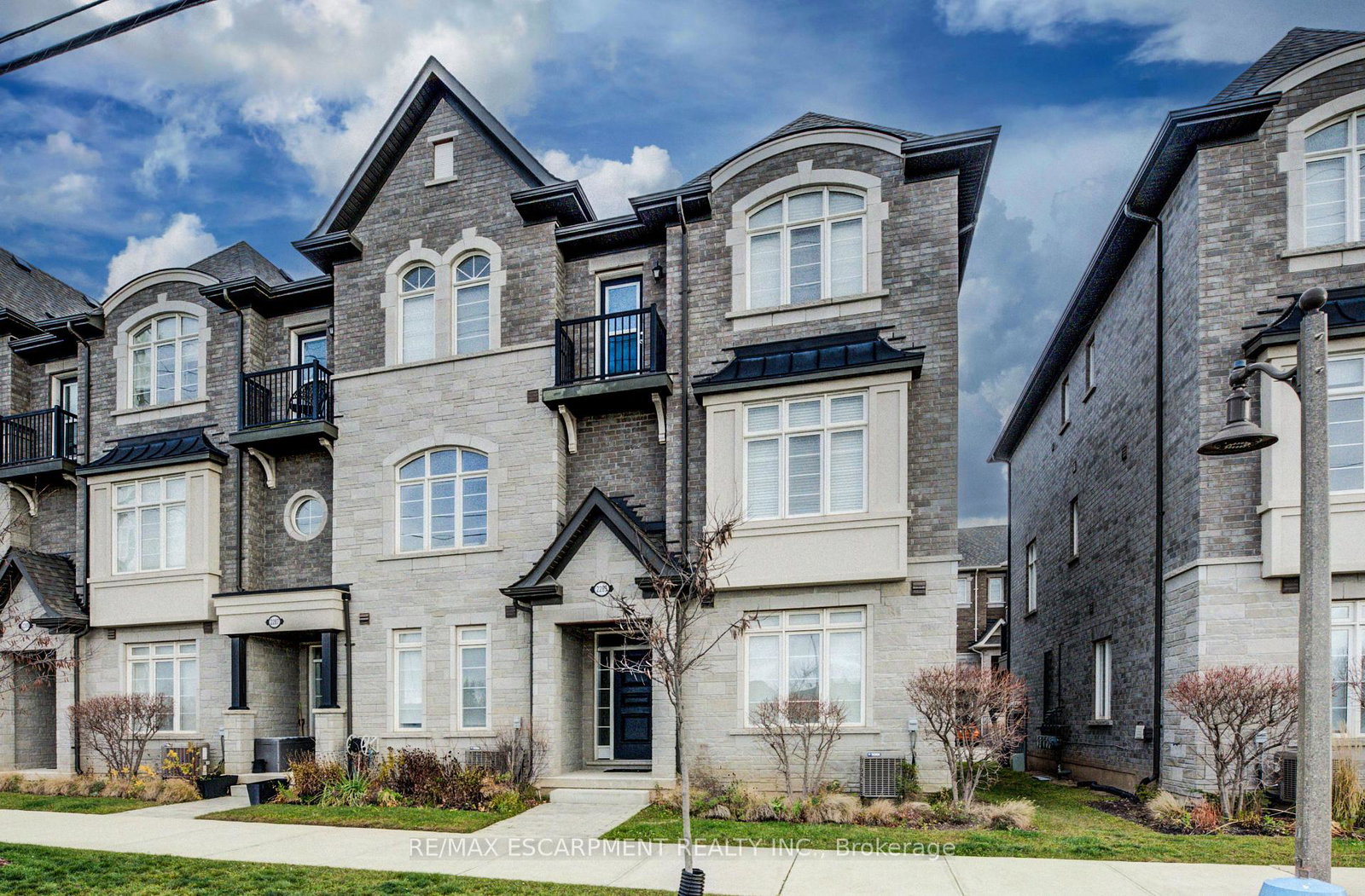 2285-khalsa-gate-oakville-ontario-w12612736