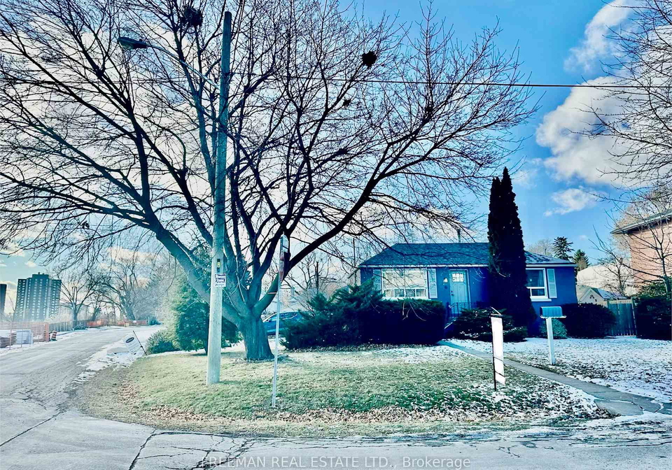 6-lloyd-george-avenue-etobicoke-ontario-w12613004