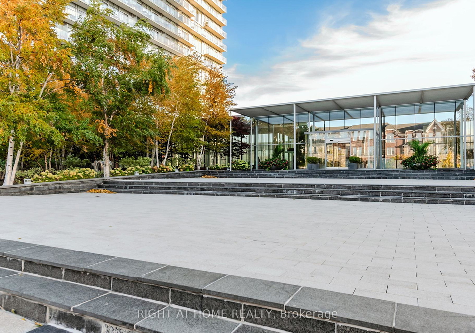 103-the-queensway-avenue-toronto-ontario-w12613048