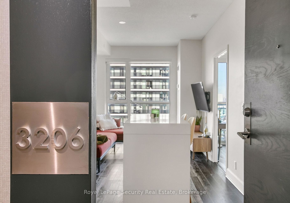 33-shore-breeze-drive-etobicoke-ontario-w12613386