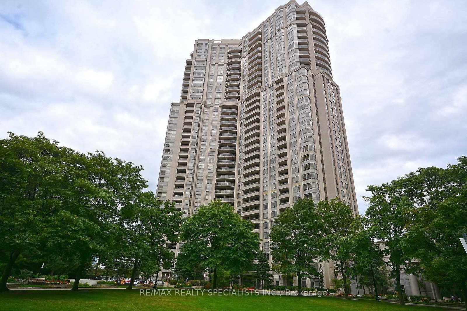 35-kingsbridge-garden-circle-mississauga-ontario-w12613888