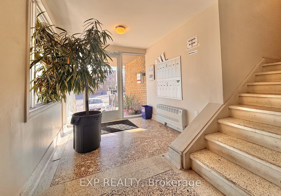 5-paisley-boulevard-e-mississauga-ontario-w12614390