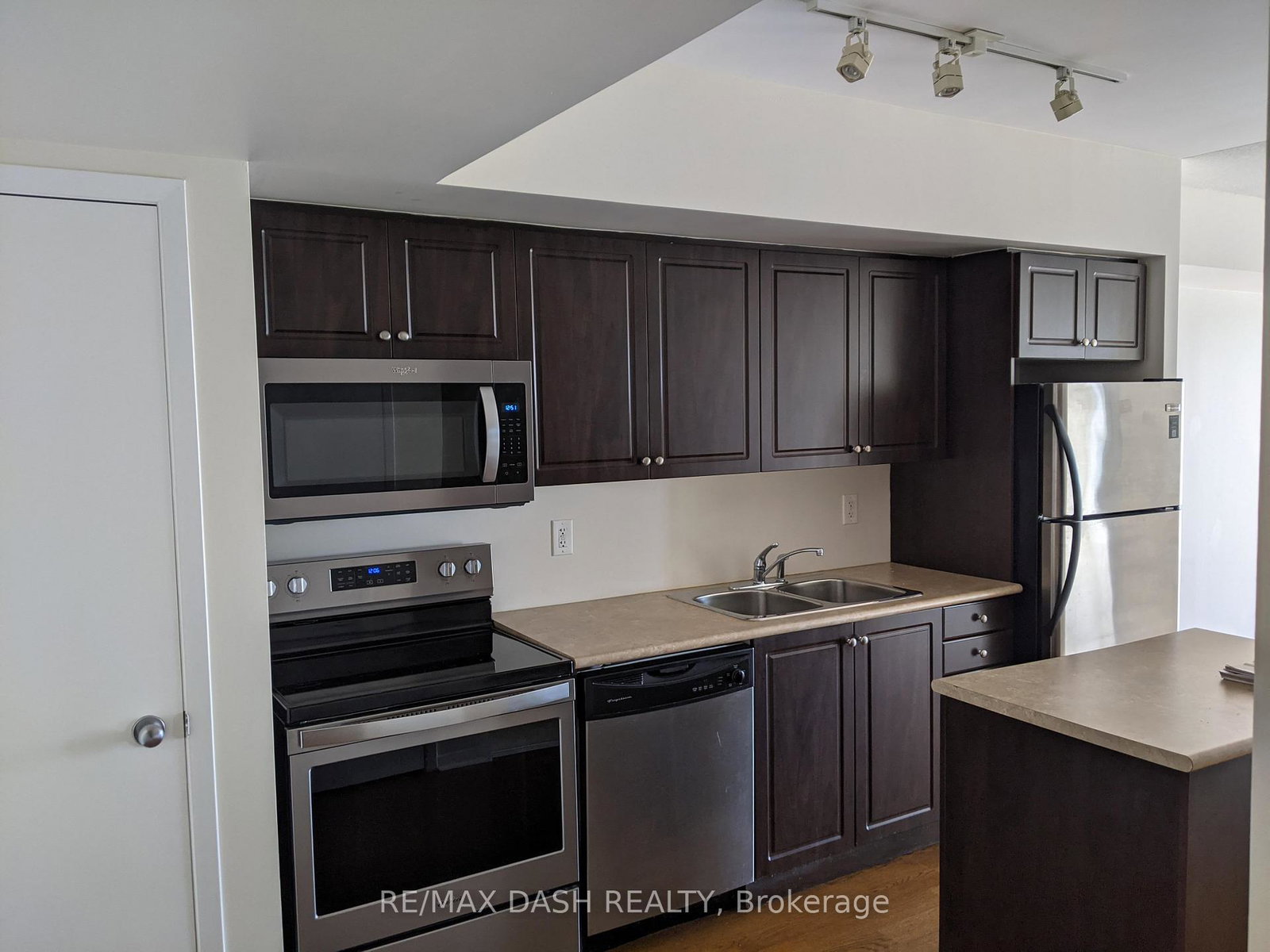 1040-the-queens-way-etobicoke-ontario-w12614466