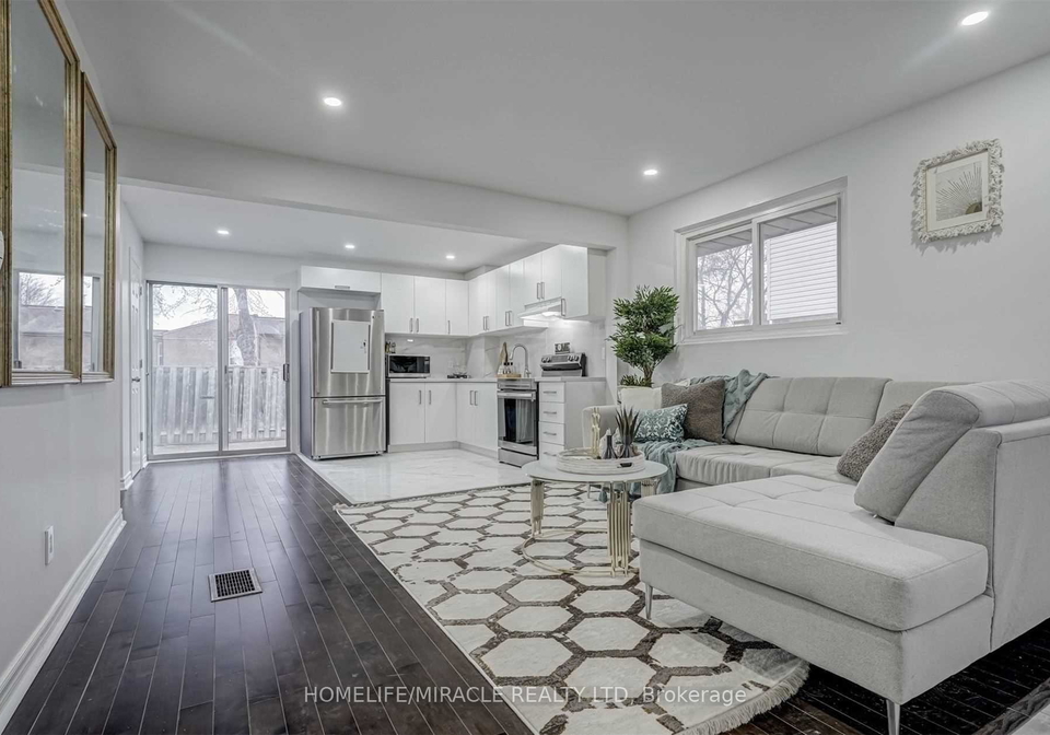 33-mosque-crescent-etobicoke-ontario-w12614658