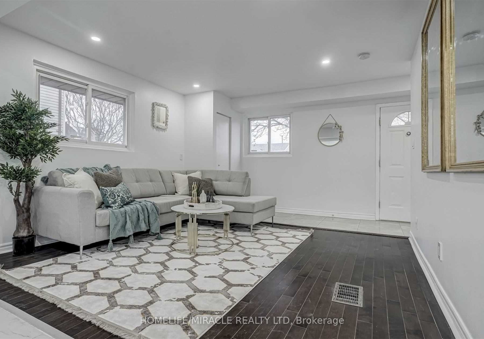 33-mosque-crescent-etobicoke-ontario-w12614658