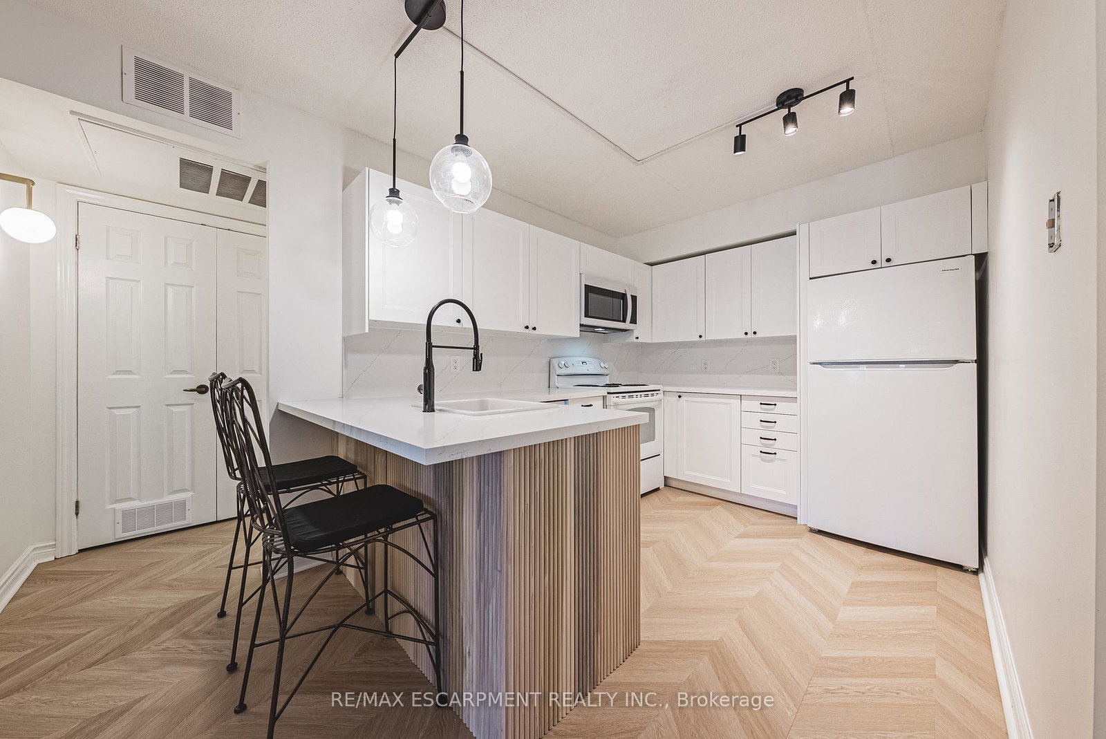 2030-cleaver-avenue-burlington-ontario-w12627590