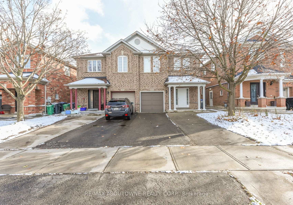 32-lockheed-crescent-brampton-ontario-w12627764