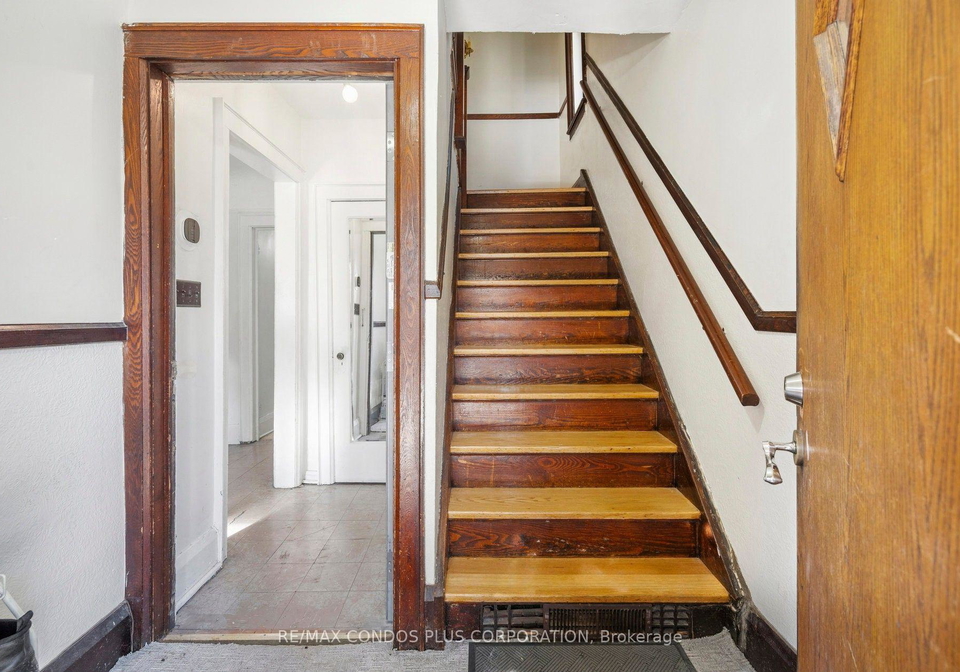 18-leeds-street-toronto-ontario-w12628832