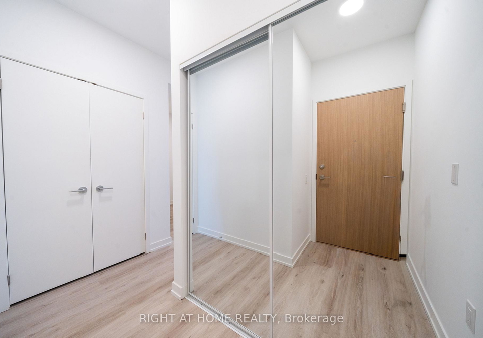 395-square-one-drive-mississauga-ontario-w12629278
