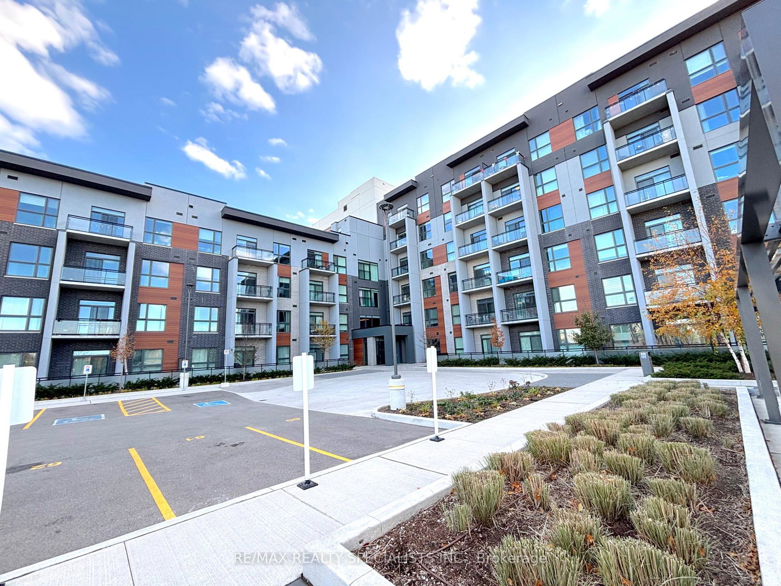 95-dundas-street-w-oakville-ontario-w12632704