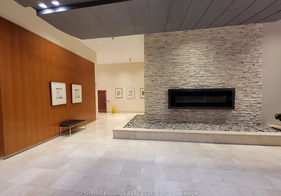 220-burnhamthorpe-road-w-mississauga-ontario-w12633914