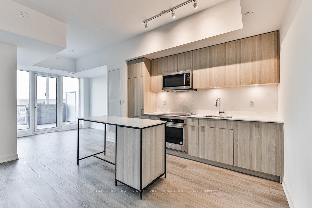 220-missinnihe-way-mississauga-ontario-w12634186