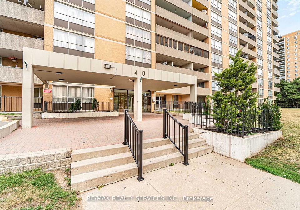 40-panorama-court-etobicoke-ontario-w12635324