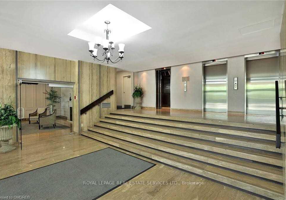 1359-white-oaks-boulevard-oakville-ontario-w12636760