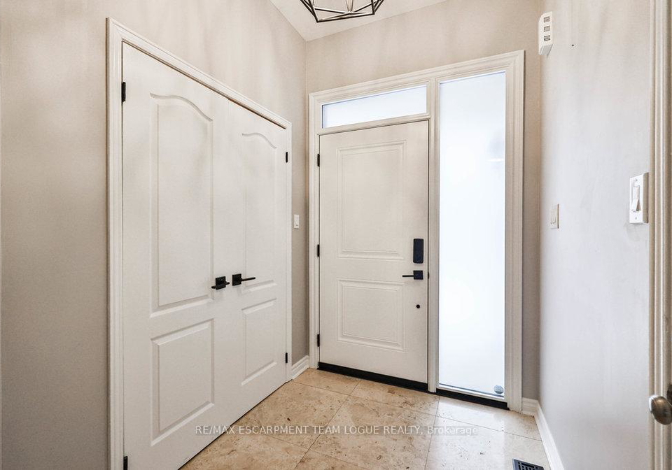 2980-guire-common-burlington-ontario-w12636826