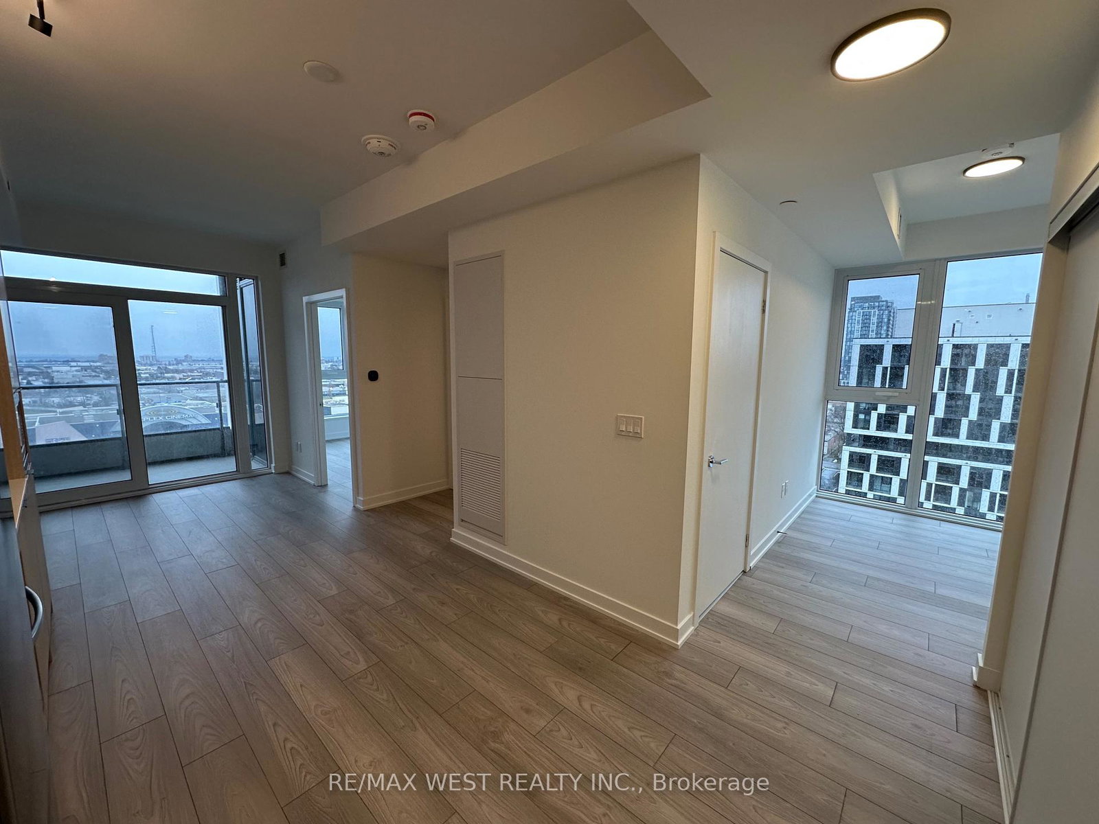 1007-the-queensway-avenue-etobicoke-ontario-w12636986