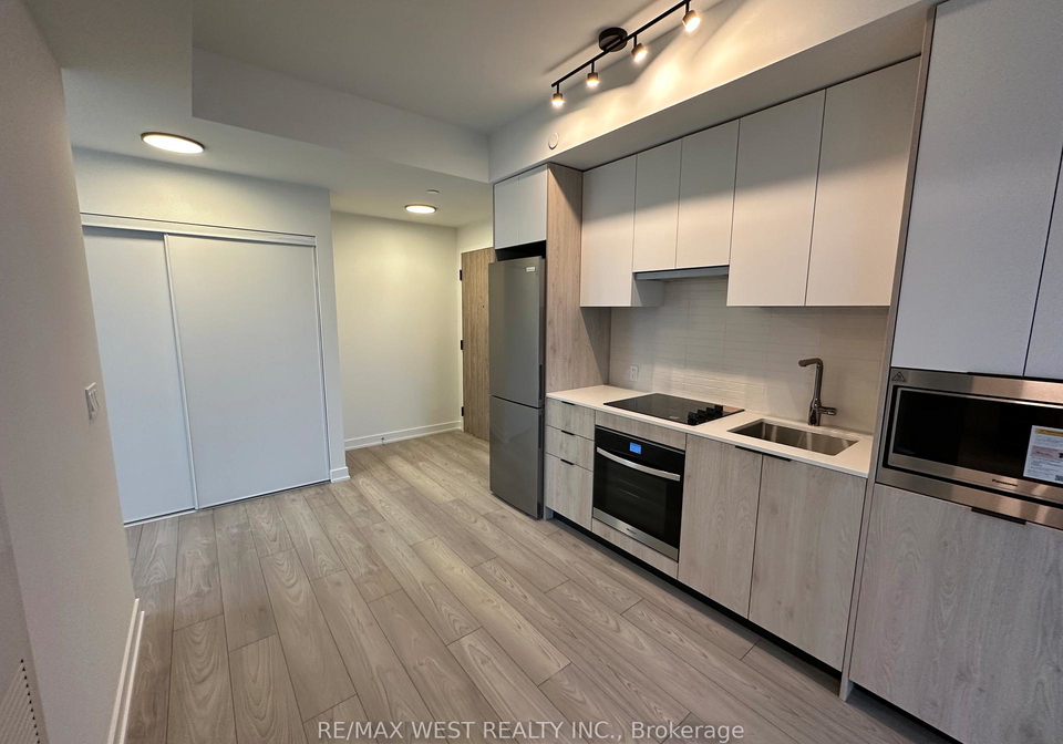 1007-the-queensway-avenue-etobicoke-ontario-w12636986