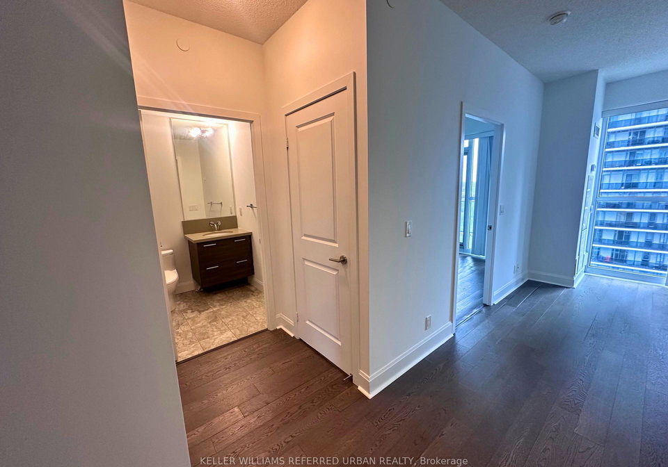 33-shore-breeze-drive-etobicoke-ontario-w12637206