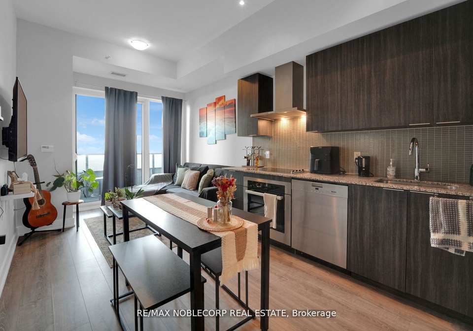 20-shore-breeze-drive-etobicoke-ontario-w12637640