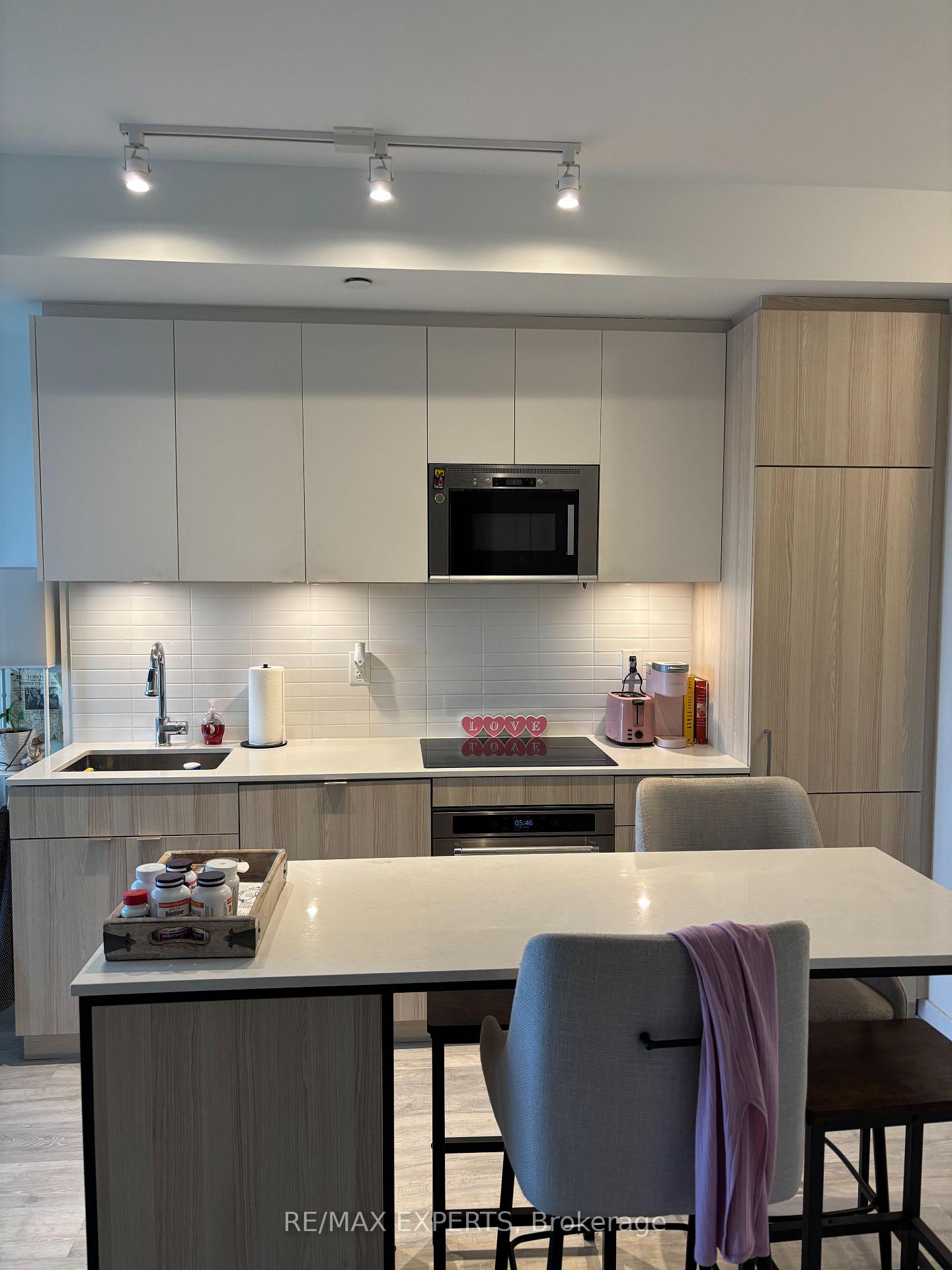 215-lakeshore-road-w-mississauga-ontario-w12639002