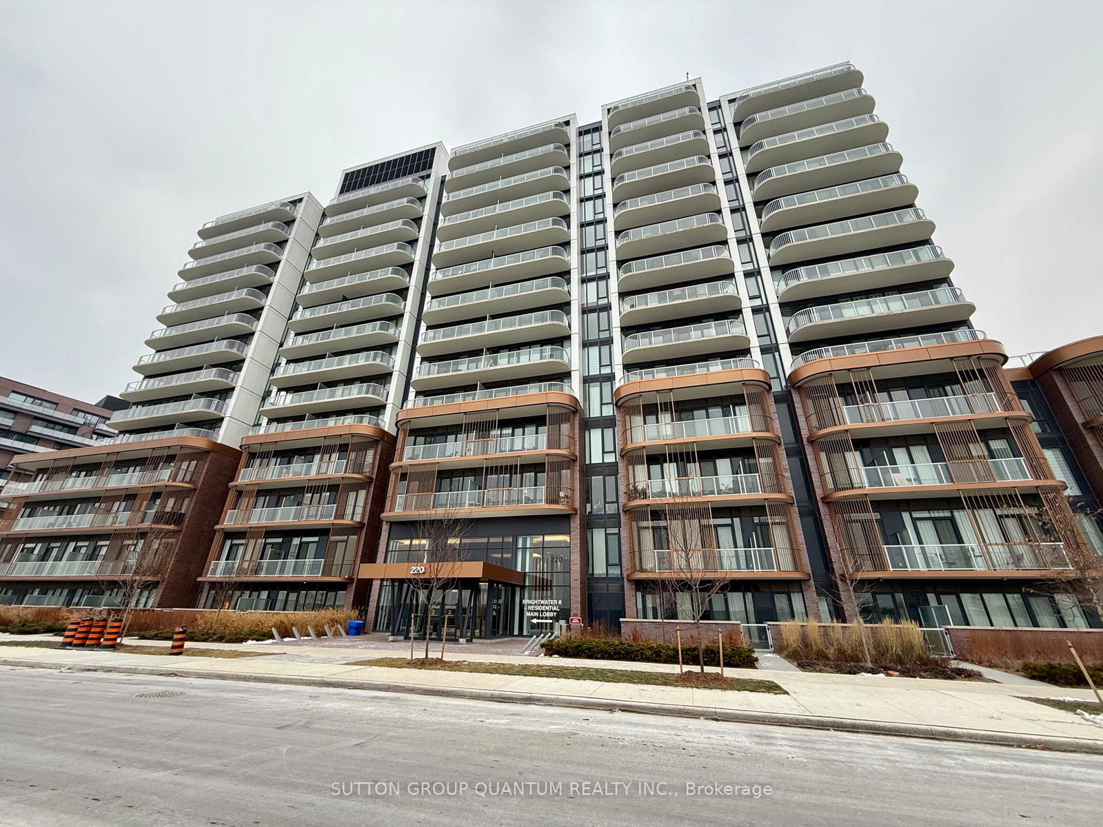 220-missinnihe-way-mississauga-ontario-w12639796