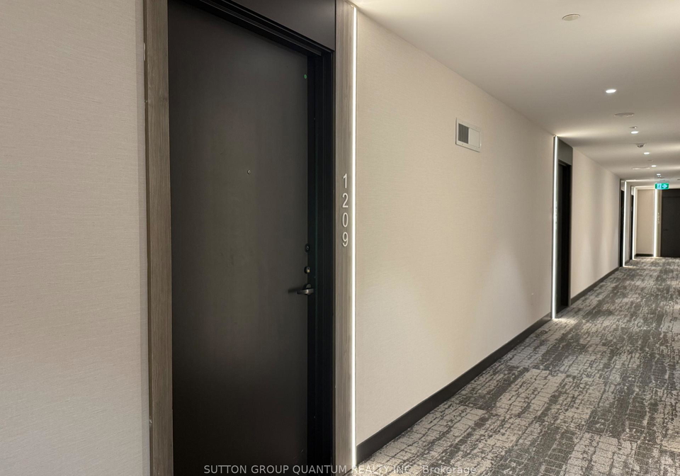 220-missinnihe-way-mississauga-ontario-w12639796