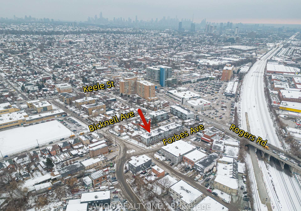 2forbes-avenue-toronto-ontario-w12640012