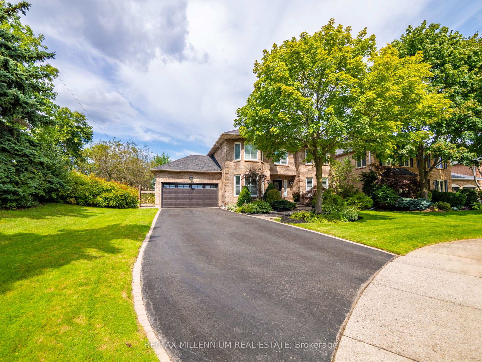 1050-masters-green-drive-oakville-ontario-w12641224