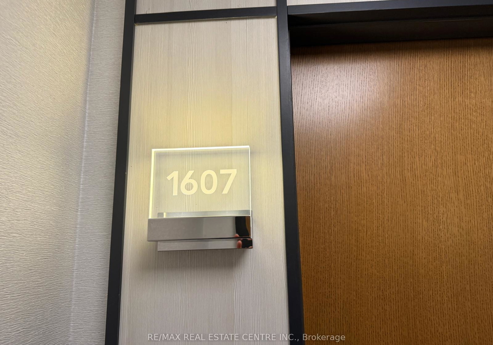 20-shore-breeze-drive-etobicoke-ontario-w12641854
