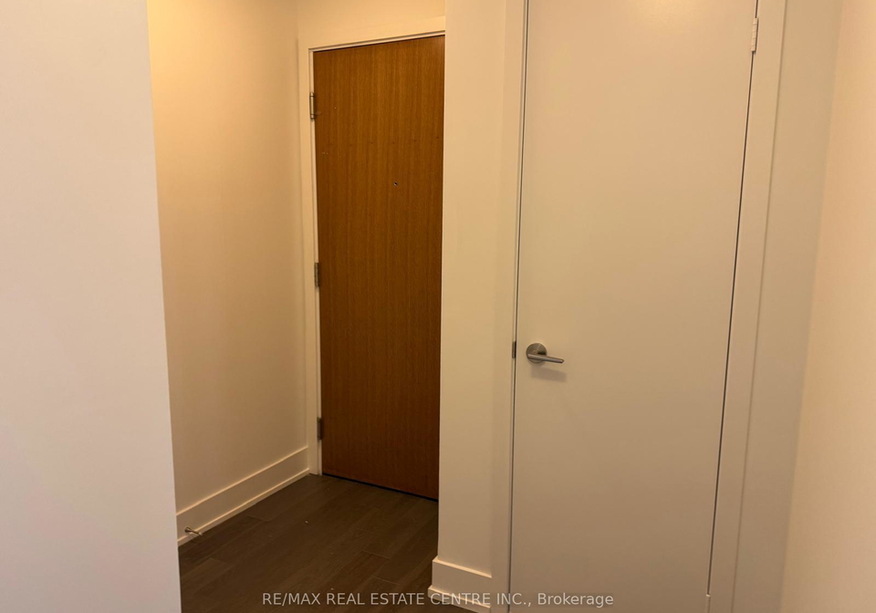 20-shore-breeze-drive-etobicoke-ontario-w12641854