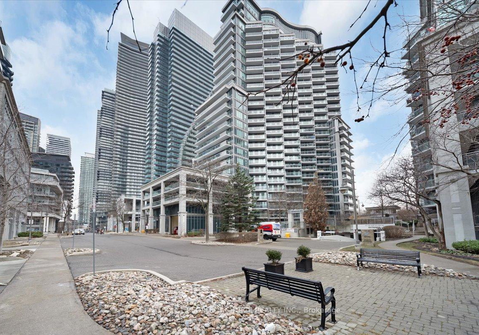 2121-lake-shore-boulevard-w-etobicoke-ontario-w12644194