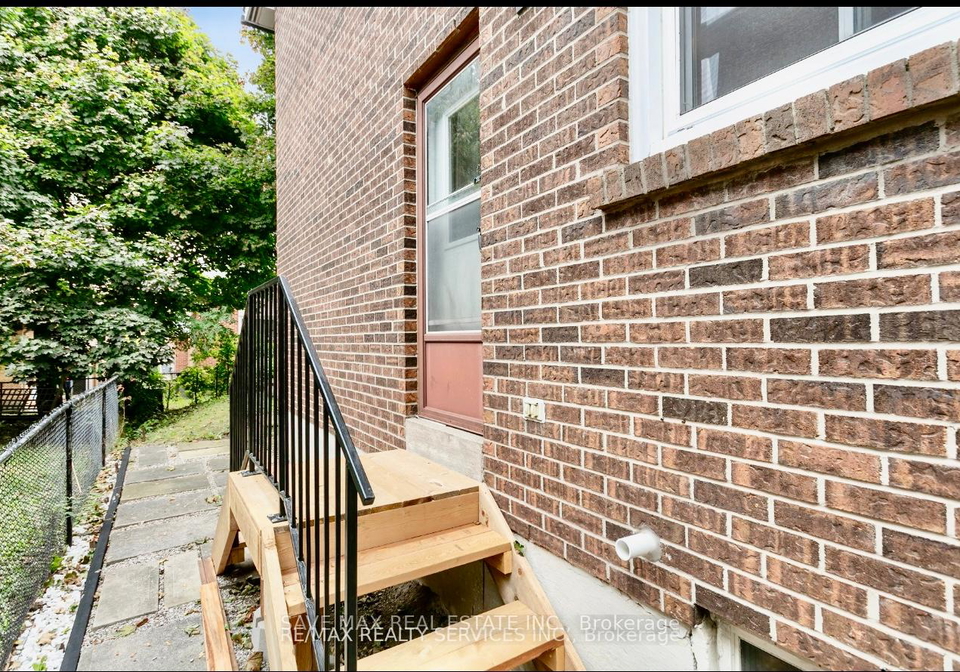 59-lionshead-out-brampton-ontario-w12644592