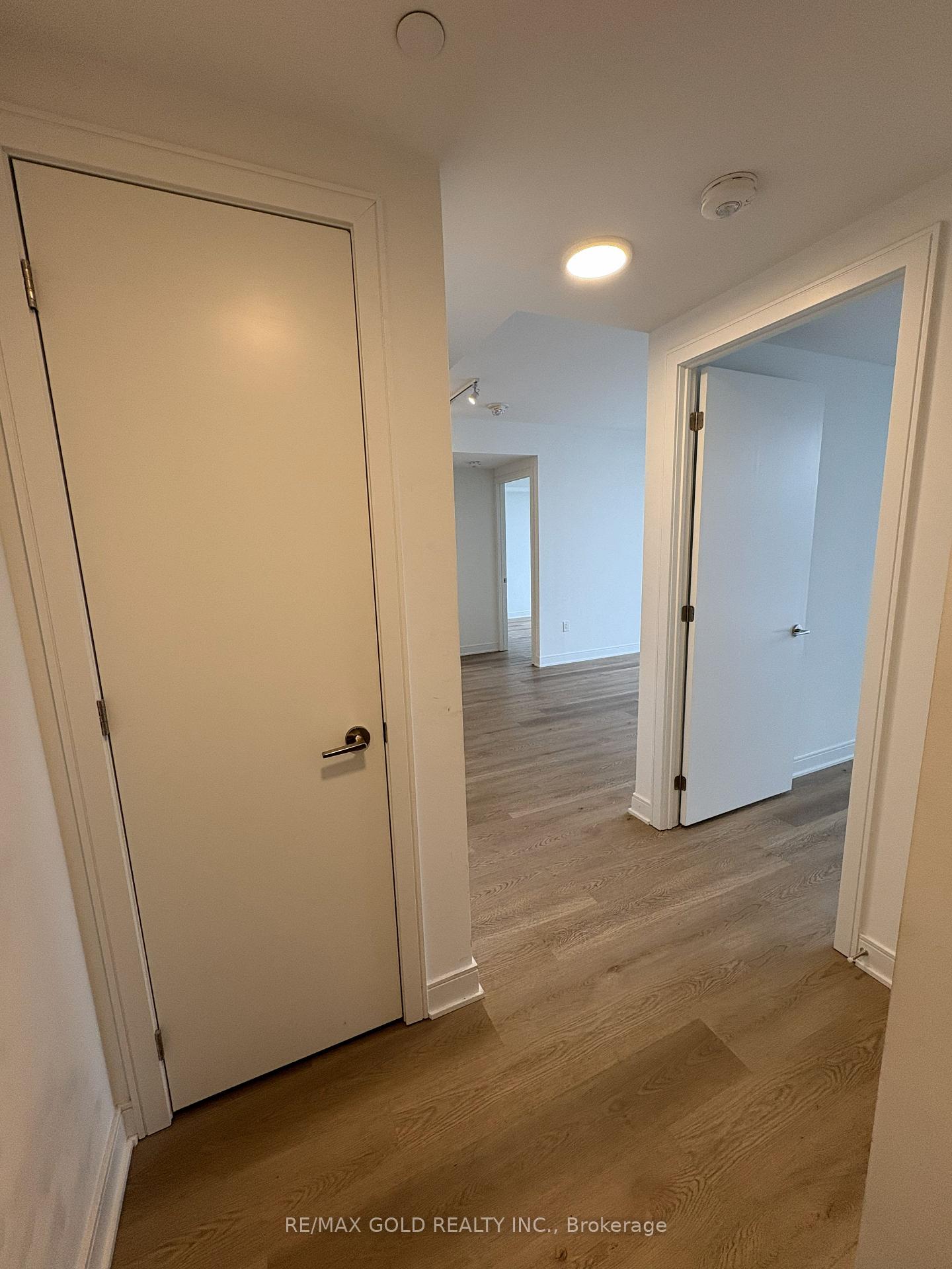 86-dundas-street-mississauga-ontario-w12645396