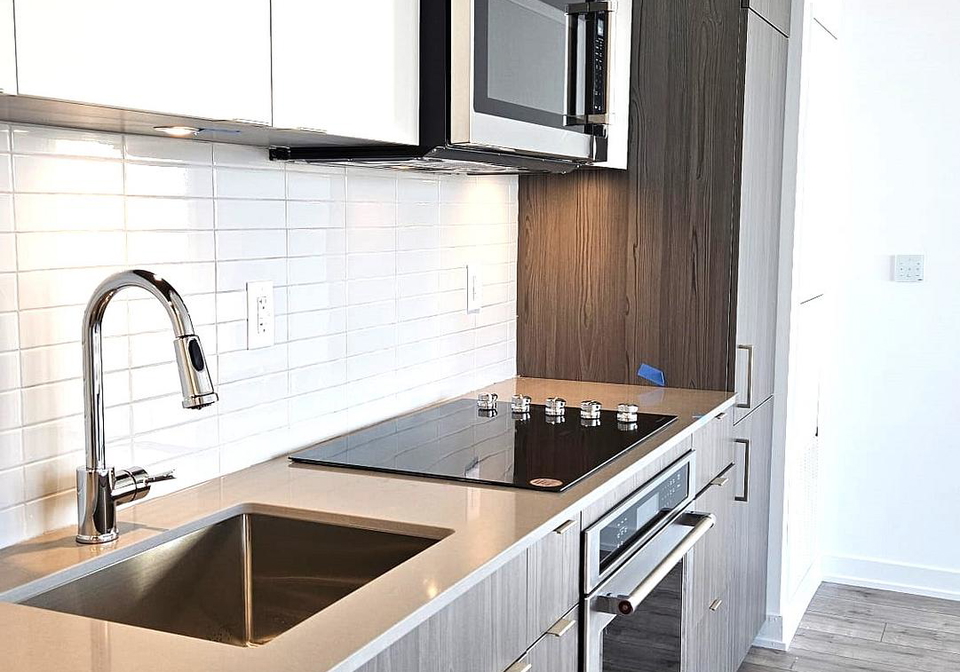 220-missinnihe-way-mississauga-ontario-w12645514