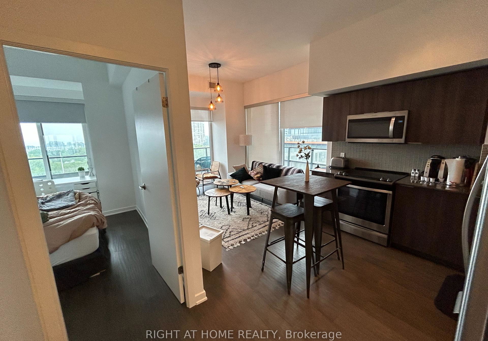 20-shore-breeze-drive-etobicoke-ontario-w12646300