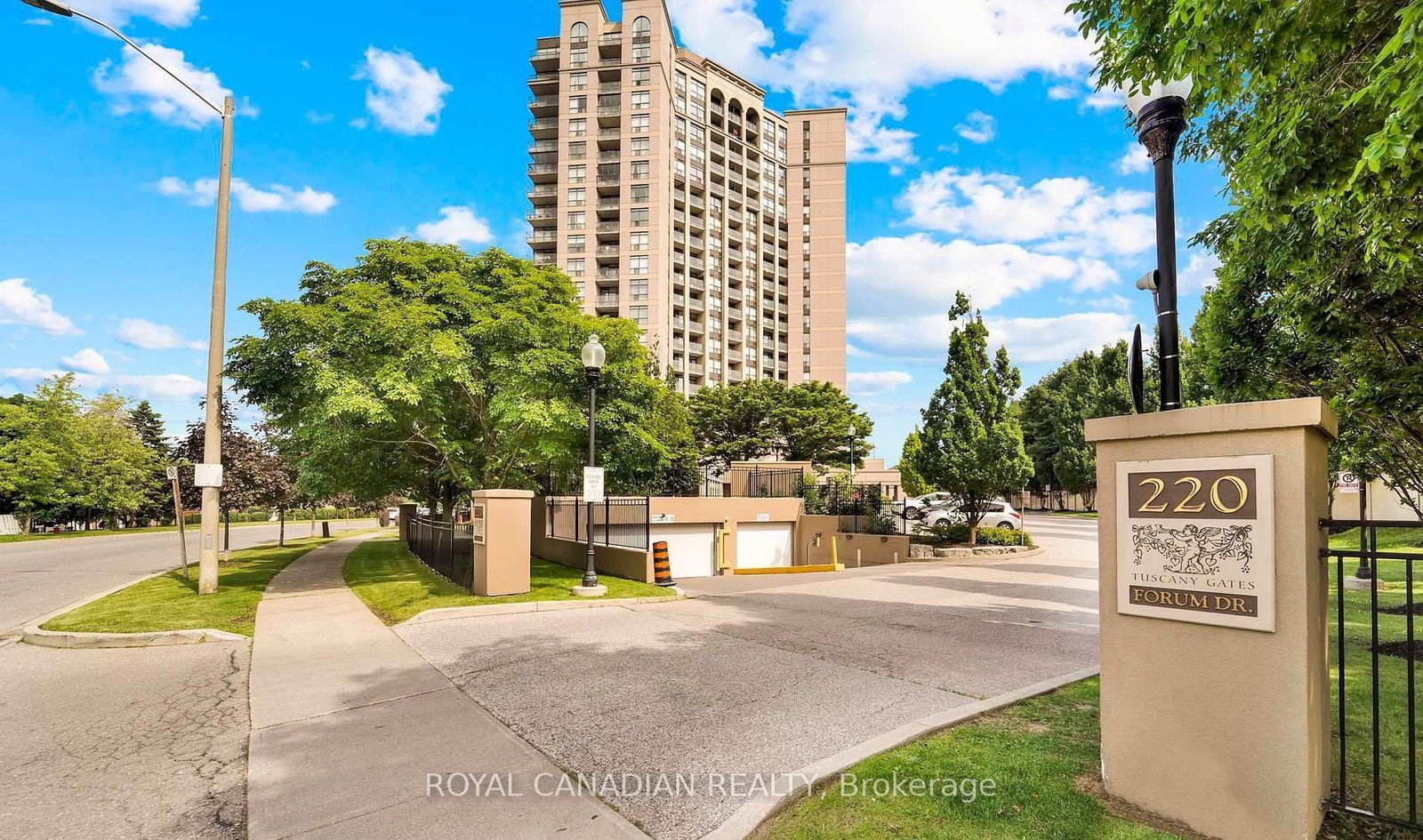 220-forum-drive-n-mississauga-ontario-w12646396