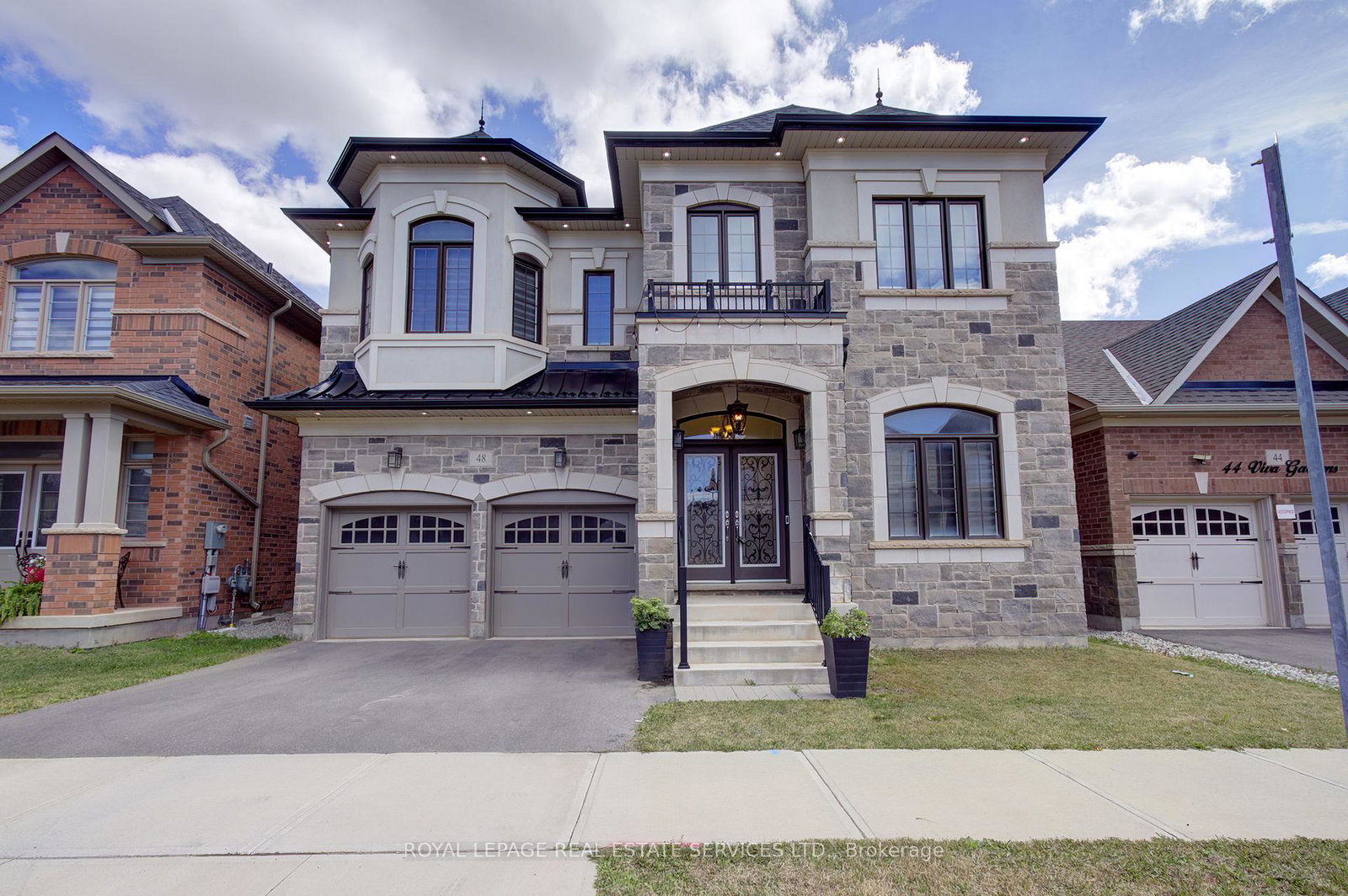 48-viva-gardens-oakville-ontario-w12646850